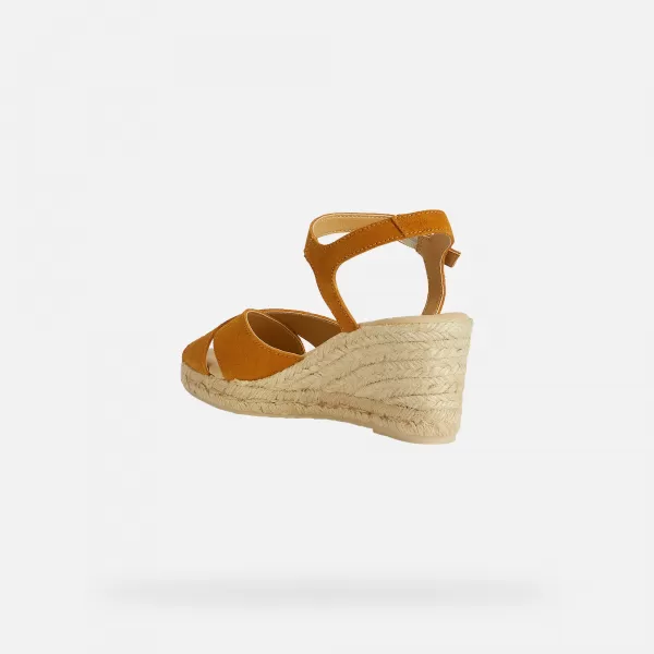  Dámske sandále GEOX G000570 JANTÁROVÁ 