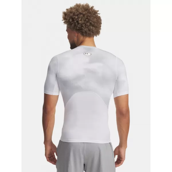  Pánske tričko UNDER ARMOUR UA HG ARMOUR PRINTED SS 1383321-101 BIELA 