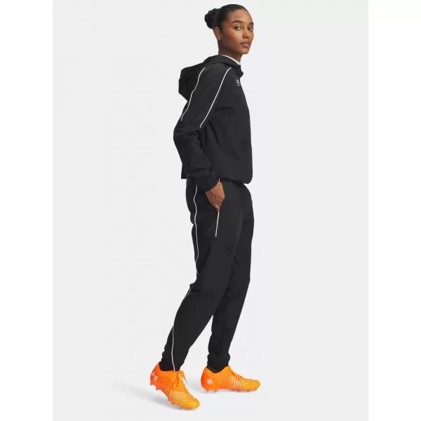  Dámske športové nohavice UNDER ARMOUR UA W CHALLENGER WARMUP PANTS 6004076-001 ČIERNA 