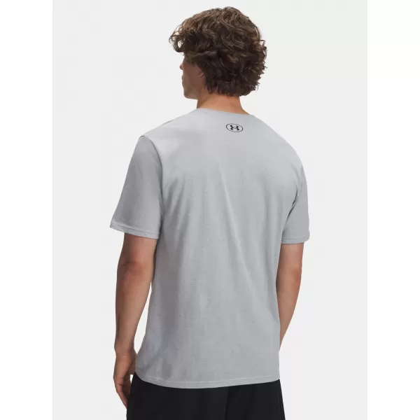  Pánske tričko UNDER ARMOUR UA CAMO CHEST STRIPE SS 1376830-011 SIVÁ 