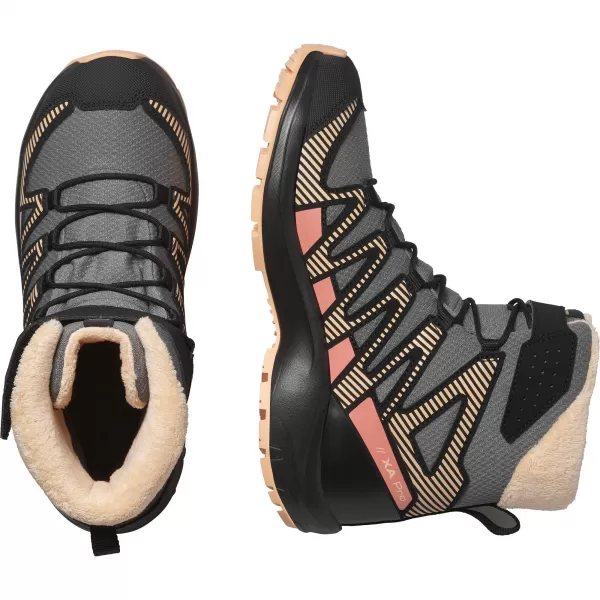  Detská obuv SALOMON XA PRO V8 WINTER WATERPROOF J CÍNOVÝ/ČIERNY/BROSKYŇOVÝ FUZZ 