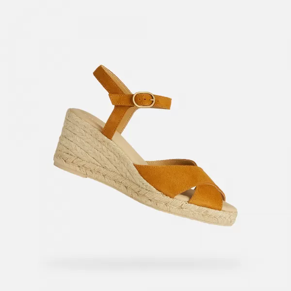  Dámske sandále GEOX G000570 JANTÁROVÁ 