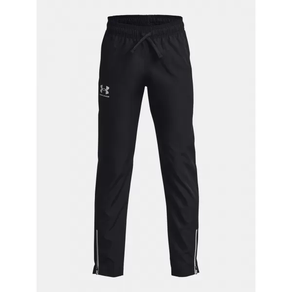  Chlapčenské nohavice UNDER ARMOUR UA SPORTSTYLE WOVEN PANTS 1370184-001 ČIERNA 