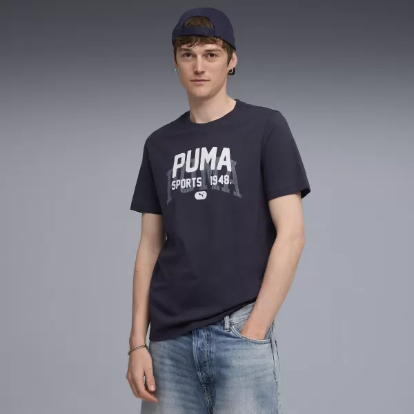 Tričko PUMA GRAPHIC VARSITY TEE 68803516 NOVÉ NÁMORNÍCTVO 