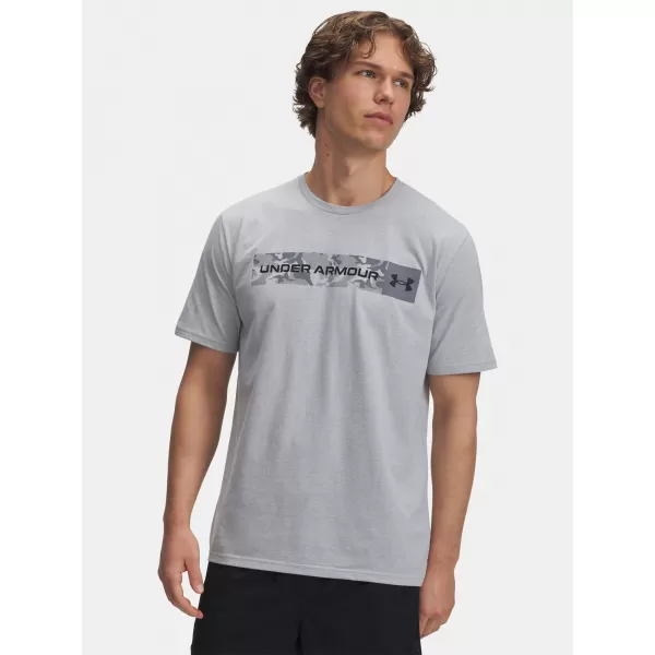  Pánske tričko UNDER ARMOUR UA CAMO CHEST STRIPE SS 1376830-011 SIVÁ 