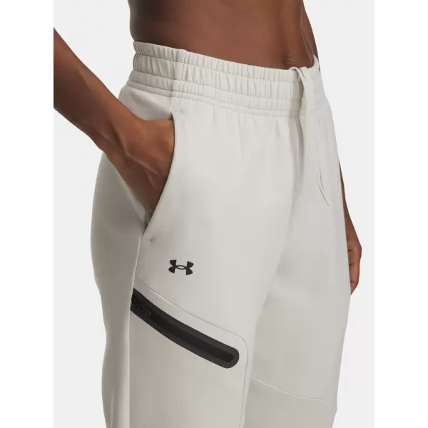  Dámske tepláky UNDER ARMOUR UNSTOPPABLE FLC JOGGER 1379846-110 BIELA 