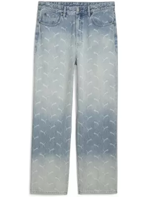 Pánske nohavice PUMA ROCKY LASER MONOGRAM DENIM 633428-01 VYBLEDNUTÝ DENIM/AOP