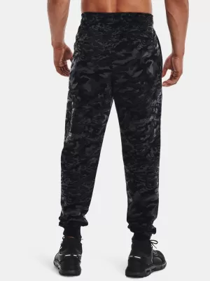 Pánske tepláky UNDER ARMOUR RIVAL FLC CAMO SCRIPT JGR 1366313-001 ČIERNA