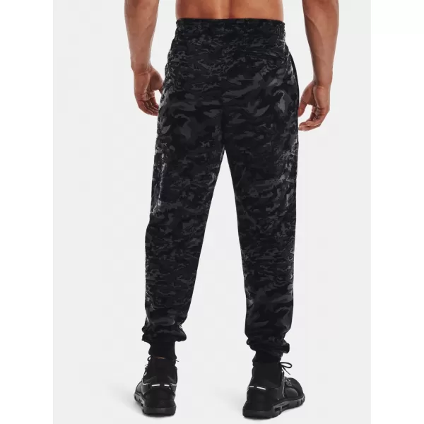  Pánske tepláky UNDER ARMOUR RIVAL FLC CAMO SCRIPT JGR 1366313-001 ČIERNA 