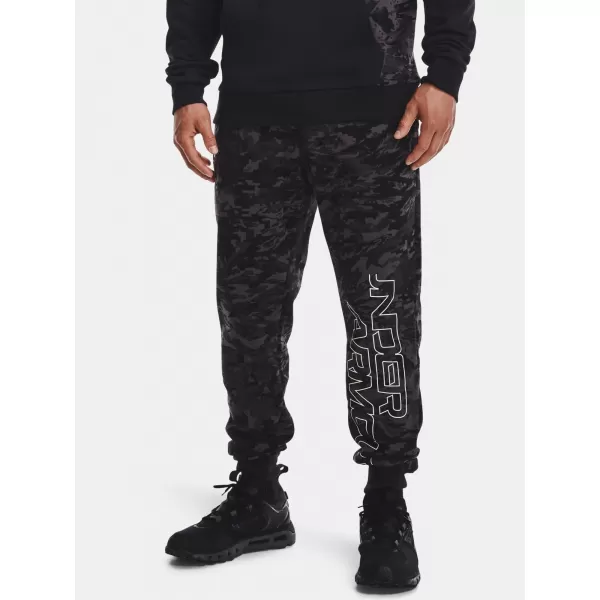  Pánske tepláky UNDER ARMOUR RIVAL FLC CAMO SCRIPT JGR 1366313-001 ČIERNA 