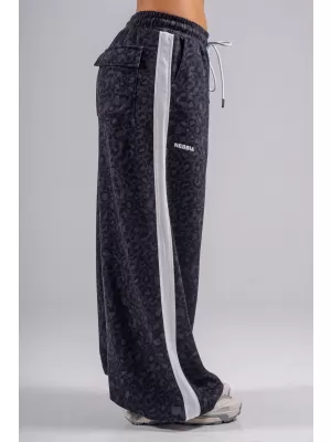 Baggy tepláky s leopardím vzorom NEBBIA PRIMAL 865 BLACK LEOPARD