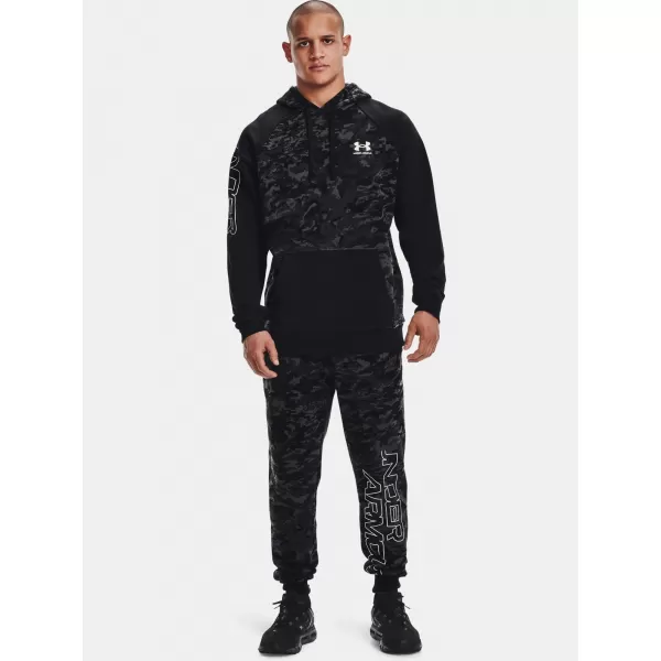  Pánske tepláky UNDER ARMOUR RIVAL FLC CAMO SCRIPT JGR 1366313-001 ČIERNA 