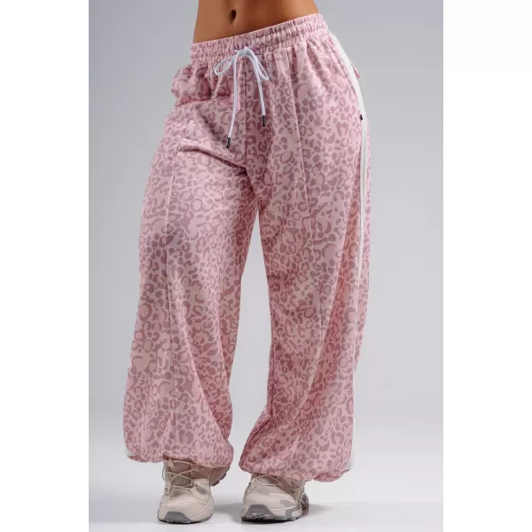  Baggy tepláky s leopardím vzorom NEBBIA PRIMAL 865 PINK LEOPARD 