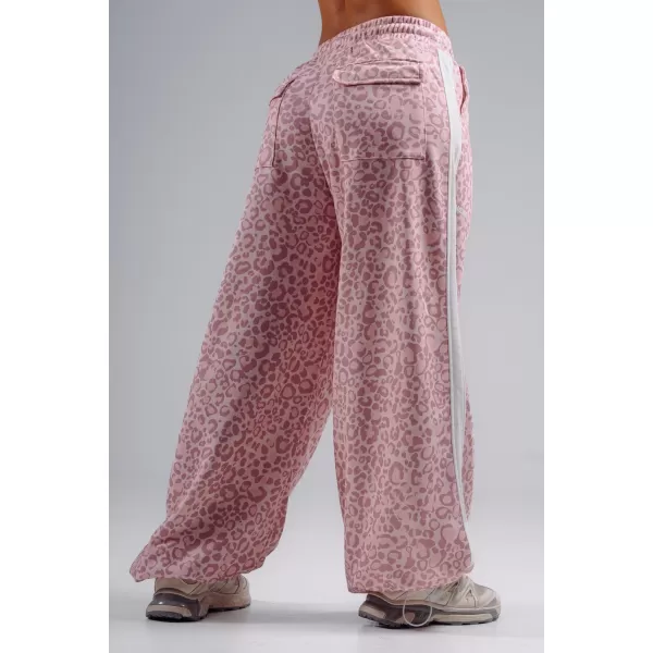  Baggy tepláky s leopardím vzorom NEBBIA PRIMAL 865 PINK LEOPARD 