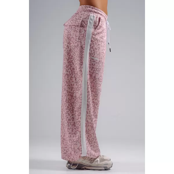  Baggy tepláky s leopardím vzorom NEBBIA PRIMAL 865 PINK LEOPARD 