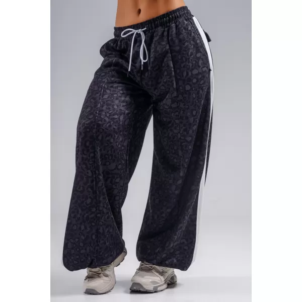  Baggy tepláky s leopardím vzorom NEBBIA PRIMAL 865 BLACK LEOPARD 