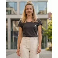 Šedá