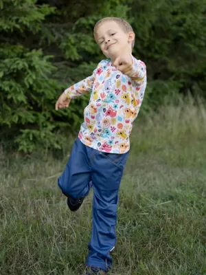 Detské tričko s dlhým rukávom WAMU HRAVÉ KOALY BIELA/VIAC FAREBNÁ