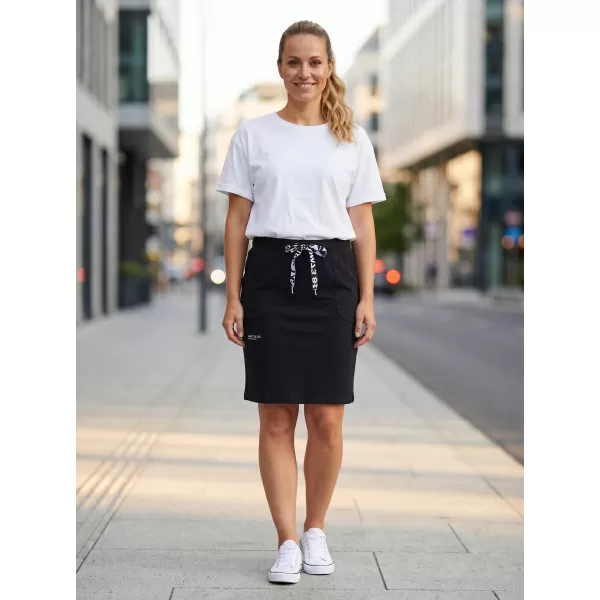  Dámska sukňa SAM 73 PAULINA WZ 851 ČIERNA 