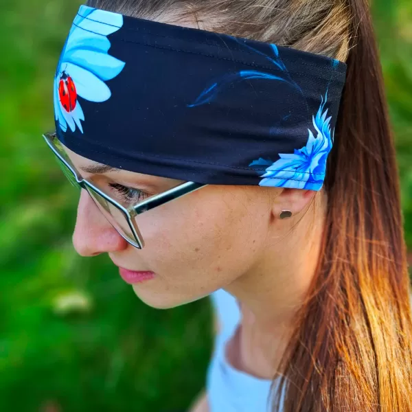  Detská športová čelenka WAMU LUČNÉ KYTKY čierna 
