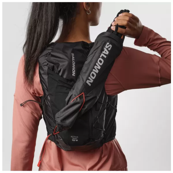  Dámsky ruksak SALOMON ACTIVE SKIN 12 WOMEN SET LC2178600 ČIERNA/KOVOVÁ 