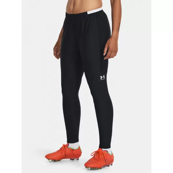  Dámske športové nohavice UNDER ARMOUR WS CHALLENGER PRO PANT 1380509-001 ČIERNA 