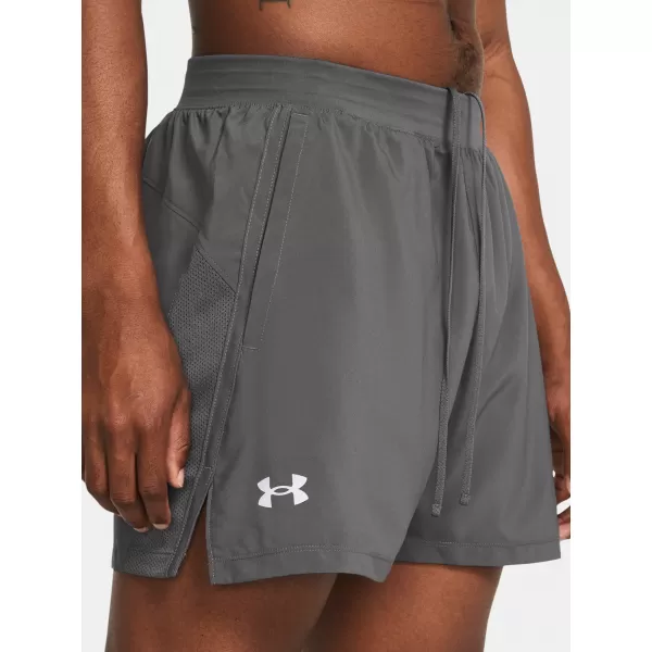  Pánske šortky UNDER ARMOUR LAUNCH 5'' SHORTS 1382617-025 SIVÁ 