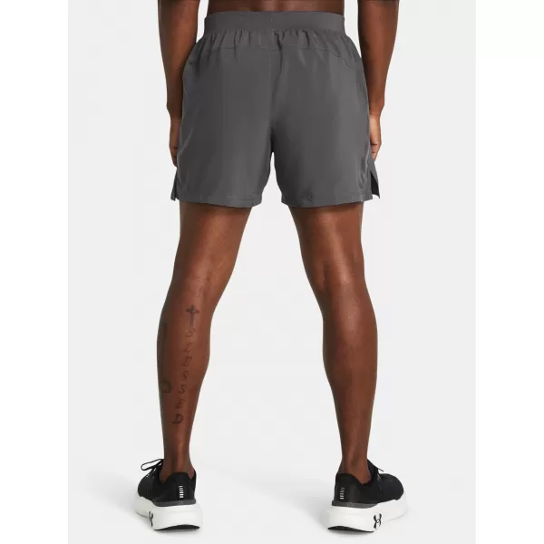  Pánske šortky UNDER ARMOUR LAUNCH 5'' SHORTS 1382617-025 SIVÁ 